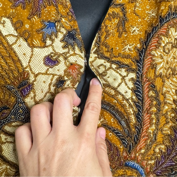 Kenar Black and Tan Vest with Classic Appeal - Picture 6 of 16